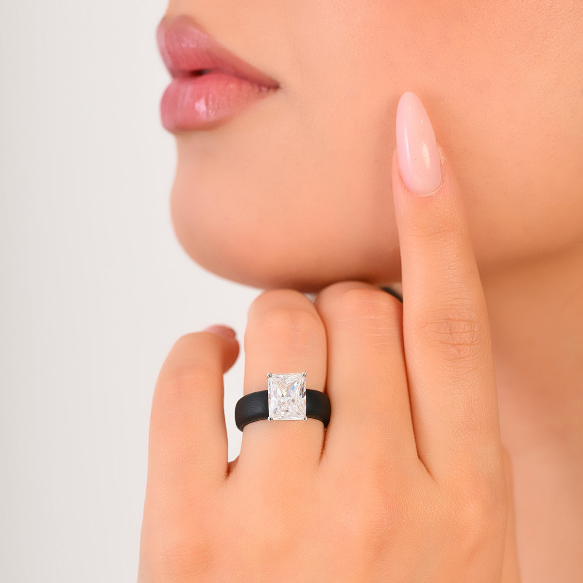 #color_Black and Silver